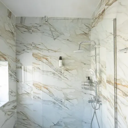 ホテル Tier ティラナ