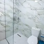 Tier Hotel *