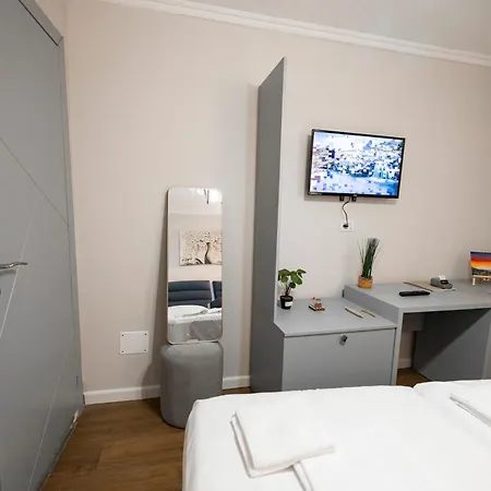 Tier Hotel *